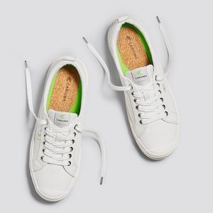 Cariuma Off-White Canvas. New in a box